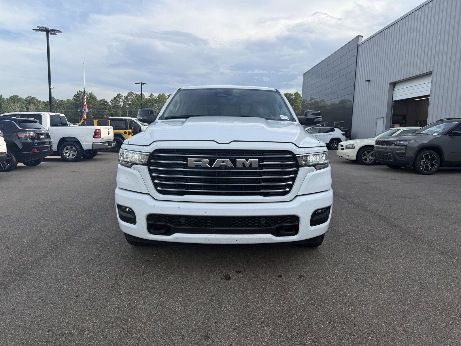 Used 2025 RAM 1500 Laramie AWD/4WD image 2