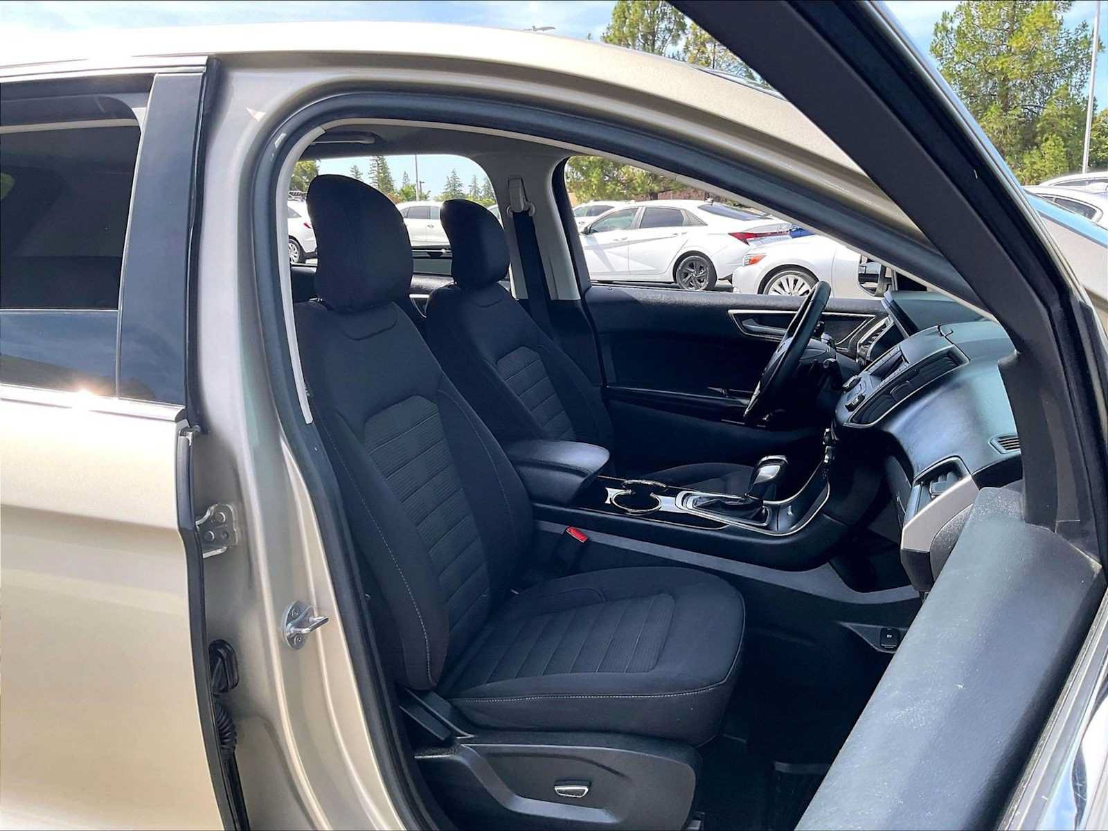 Used 2018 Ford Edge SEL FWD image 10
