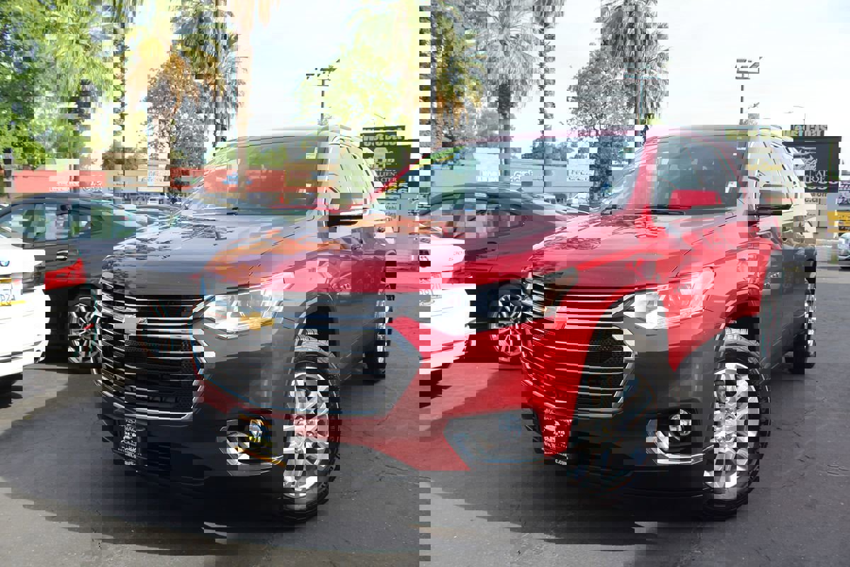 Used 2020 Chevrolet Traverse LT w/ Driver Confidence II Package image 37