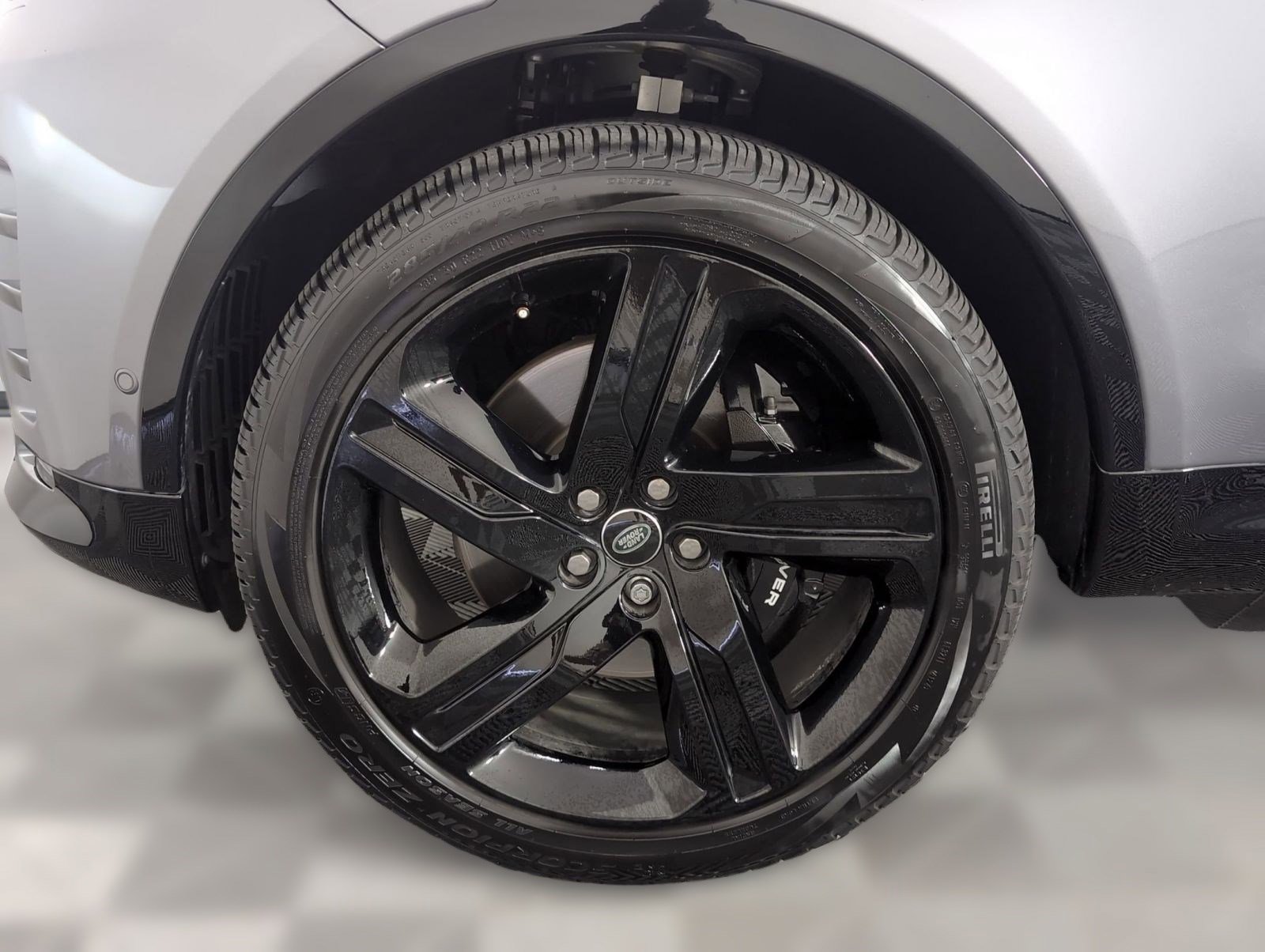 Certified 2025 Land Rover Discovery Metropolitan Edition image 8