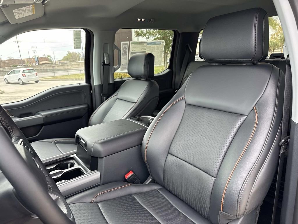 New 2026 Ford F250 Lariat w/ Black Appearance Package image 7