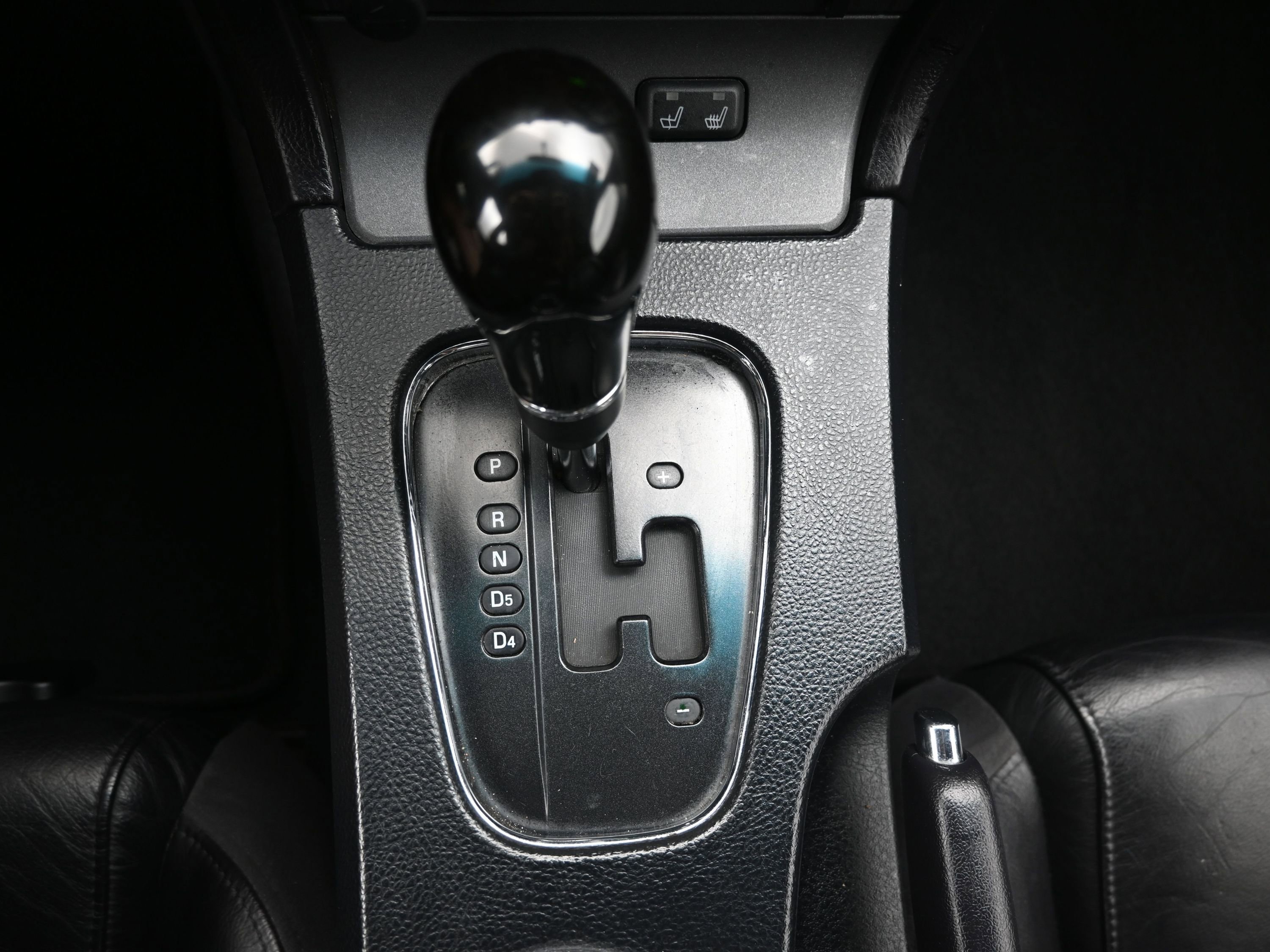 Used 2004 Ford Thunderbird Base image 16