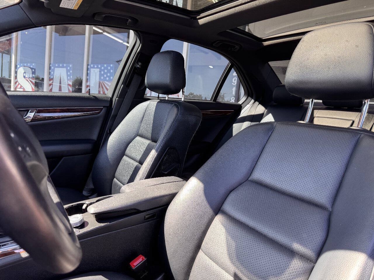 Used 2010 Mercedes-Benz C 300 Sedan image 29