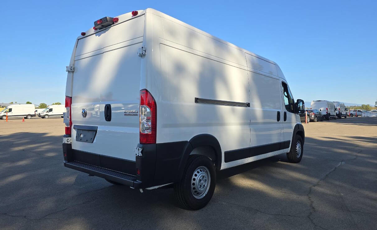 Used 2025 RAM ProMaster 2500 w/ Convenience Group image 2