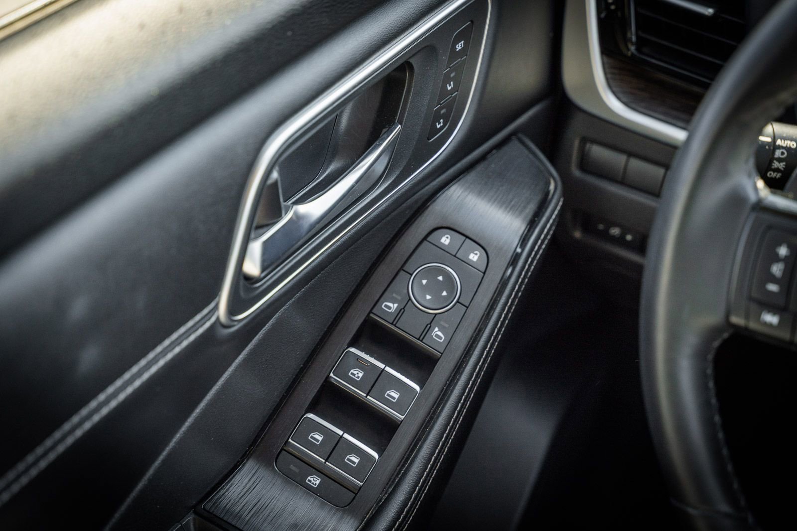 Used 2025 Nissan Rogue Platinum w/ Platinum Premium Package image 32