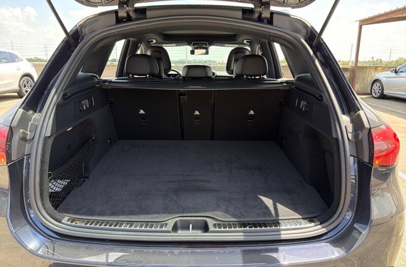 Used 2024 Mercedes-Benz GLC 300 4MATIC image 17