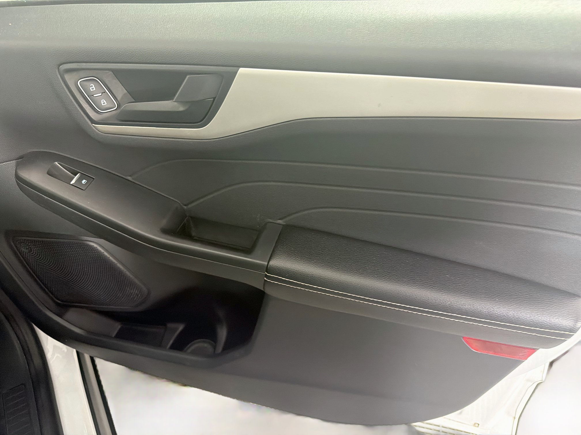 Used 2022 Ford Escape SE FWD image 29