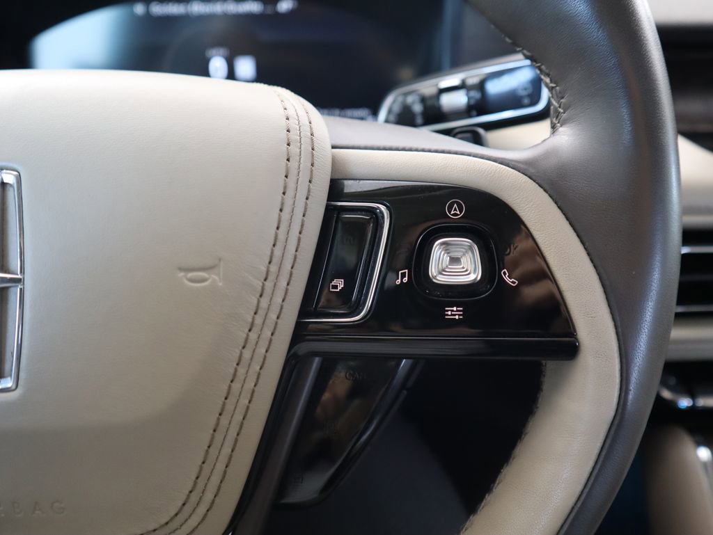 Used 2020 Lincoln Aviator Reserve w/ Equipment Group 202A image 12