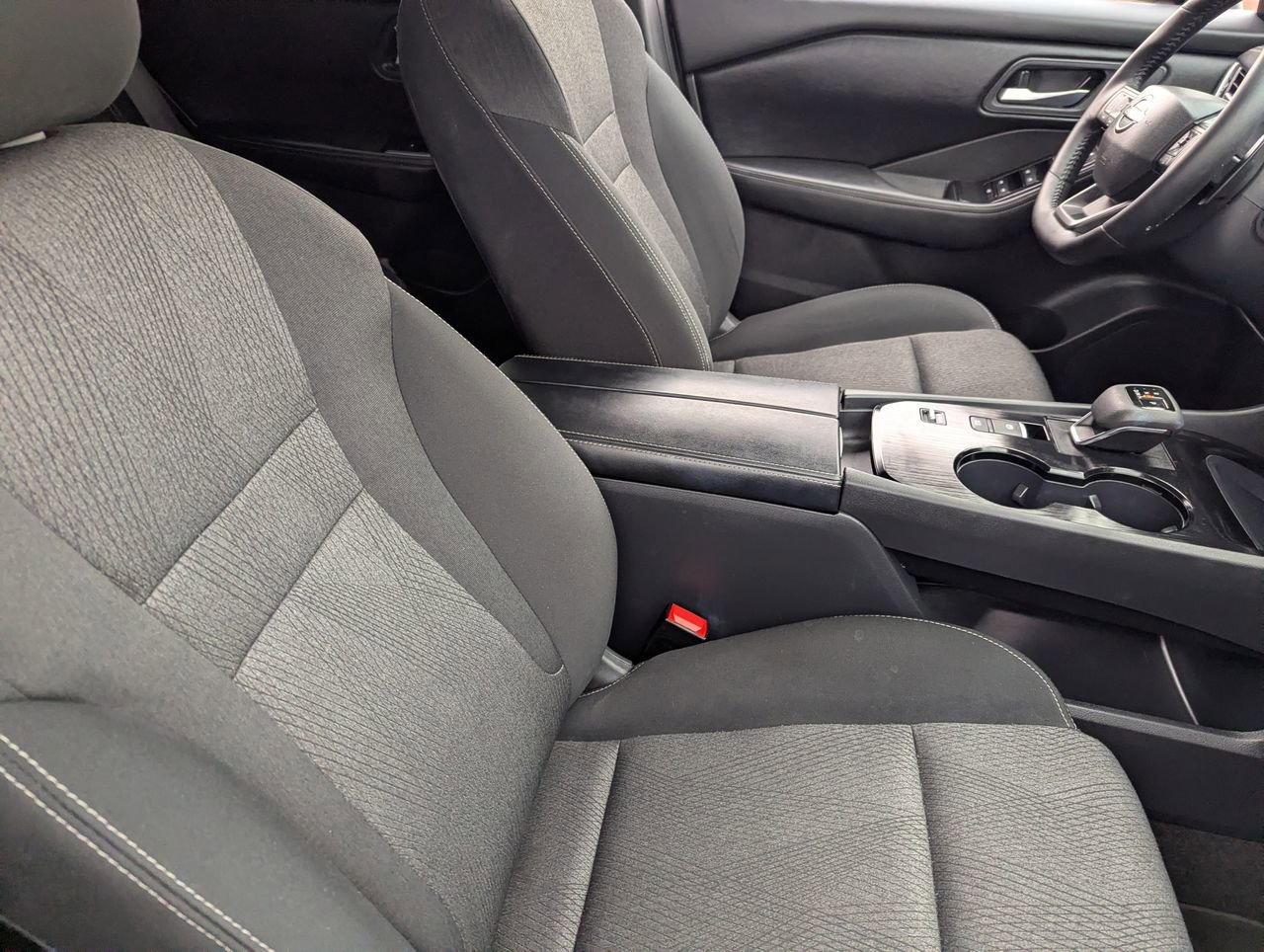 Certified 2025 Nissan Rogue SV FWD image 11