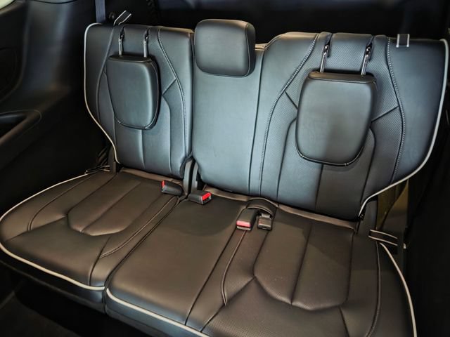 New 2027 Chrysler Pacifica Limited w/ S Appearance Package FWD image 7