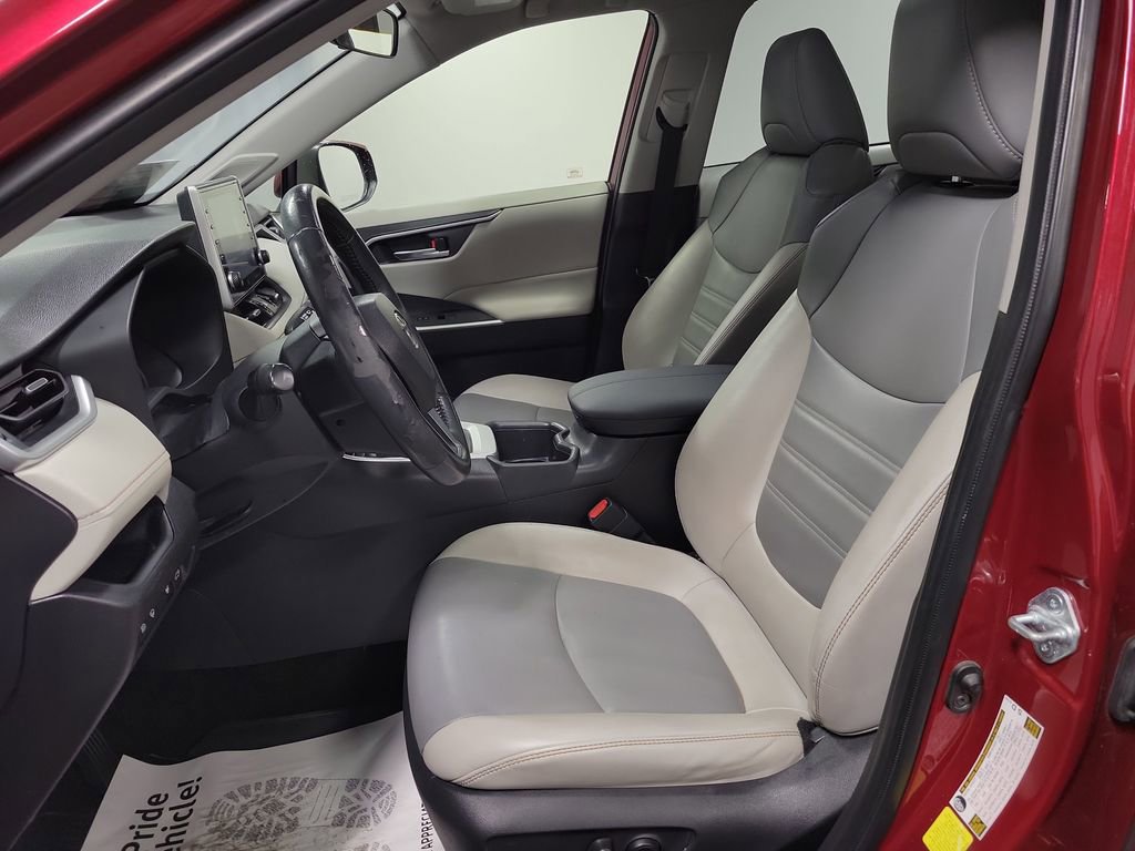 Used 2022 Toyota RAV4 XLE Premium image 13