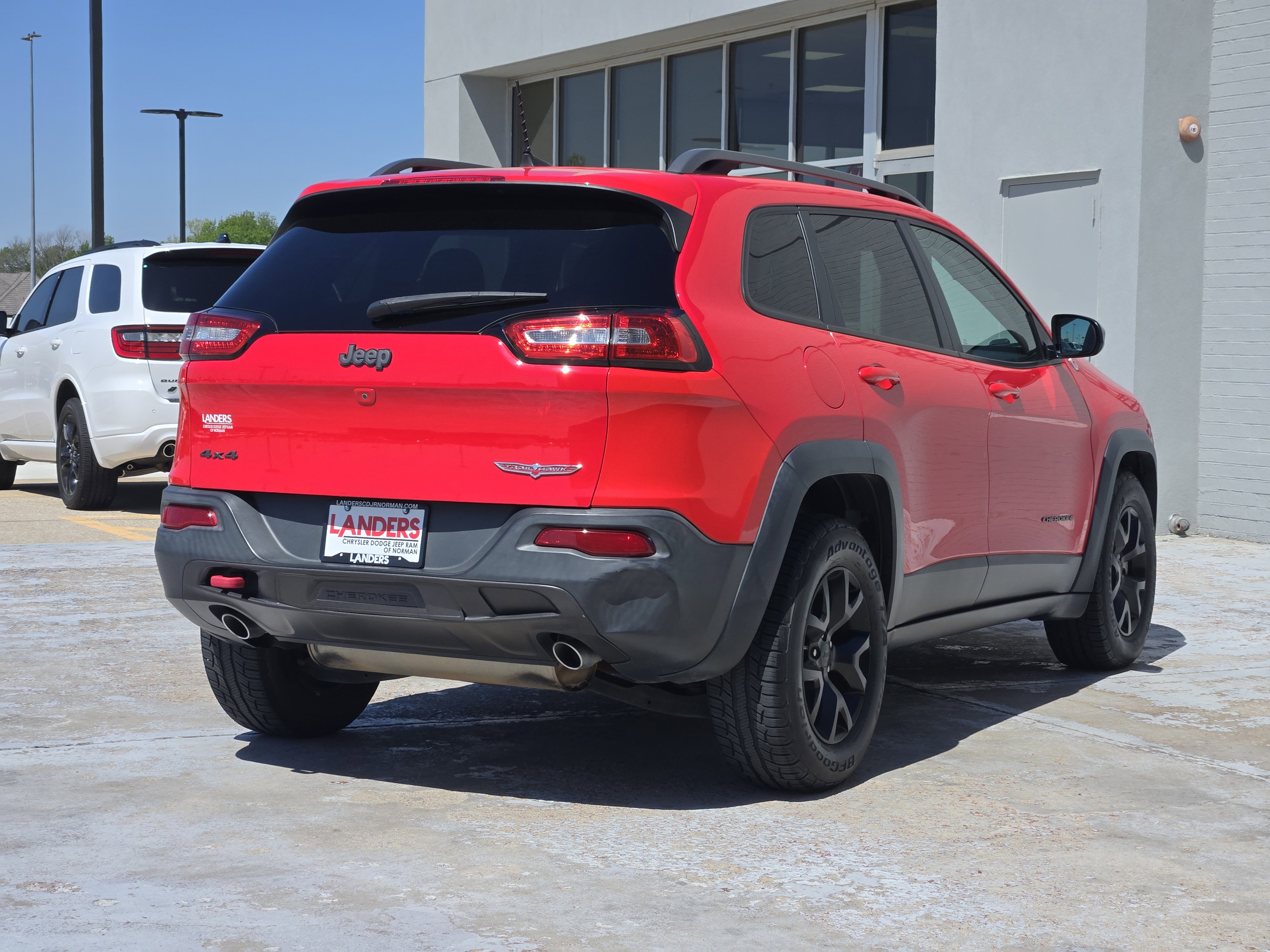 Used 2017 Jeep Cherokee Trailhawk AWD/4WD image 7