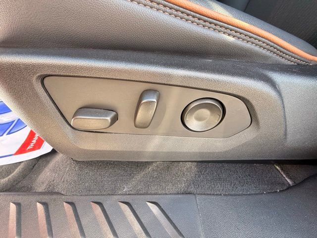 Used 2024 GMC Canyon AT4 w/ Technology Package image 16