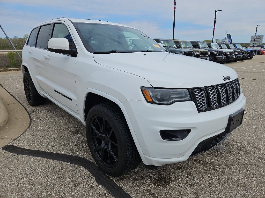 Used 2021 Jeep Grand Cherokee Laredo X AWD/4WD image 3