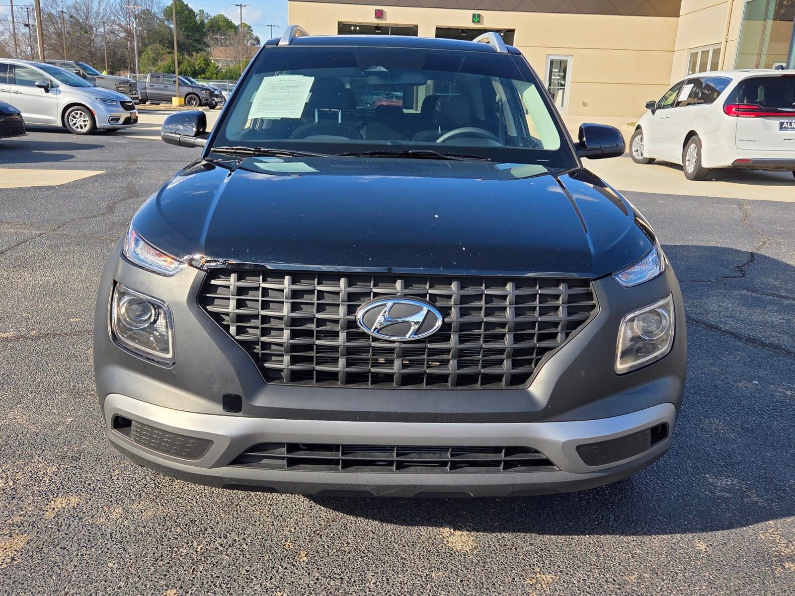 Used 2024 Hyundai Venue SEL image 2