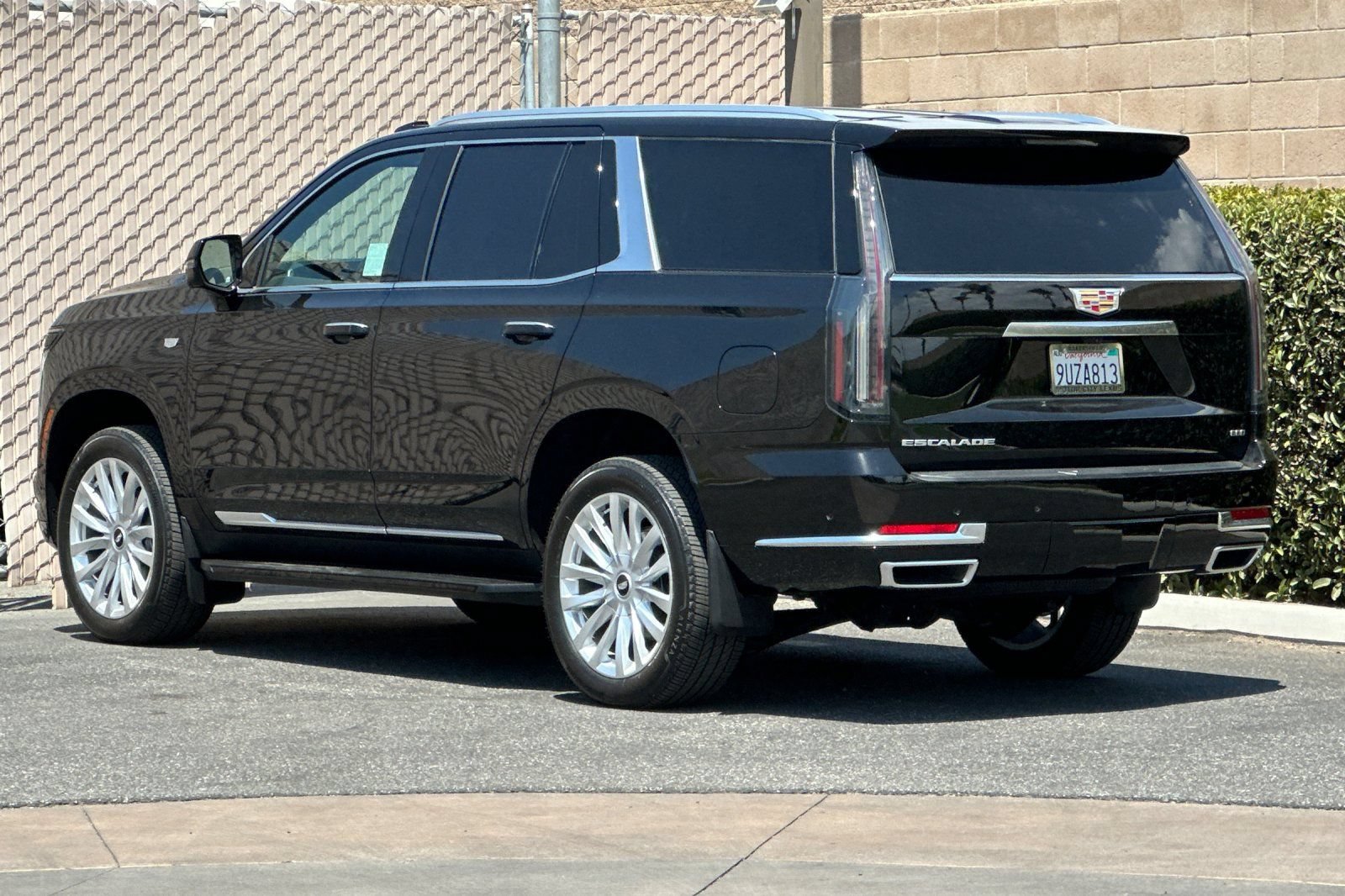 Used 2025 Cadillac Escalade Luxury w/ LPO, Floor Liner Package RWD image 6