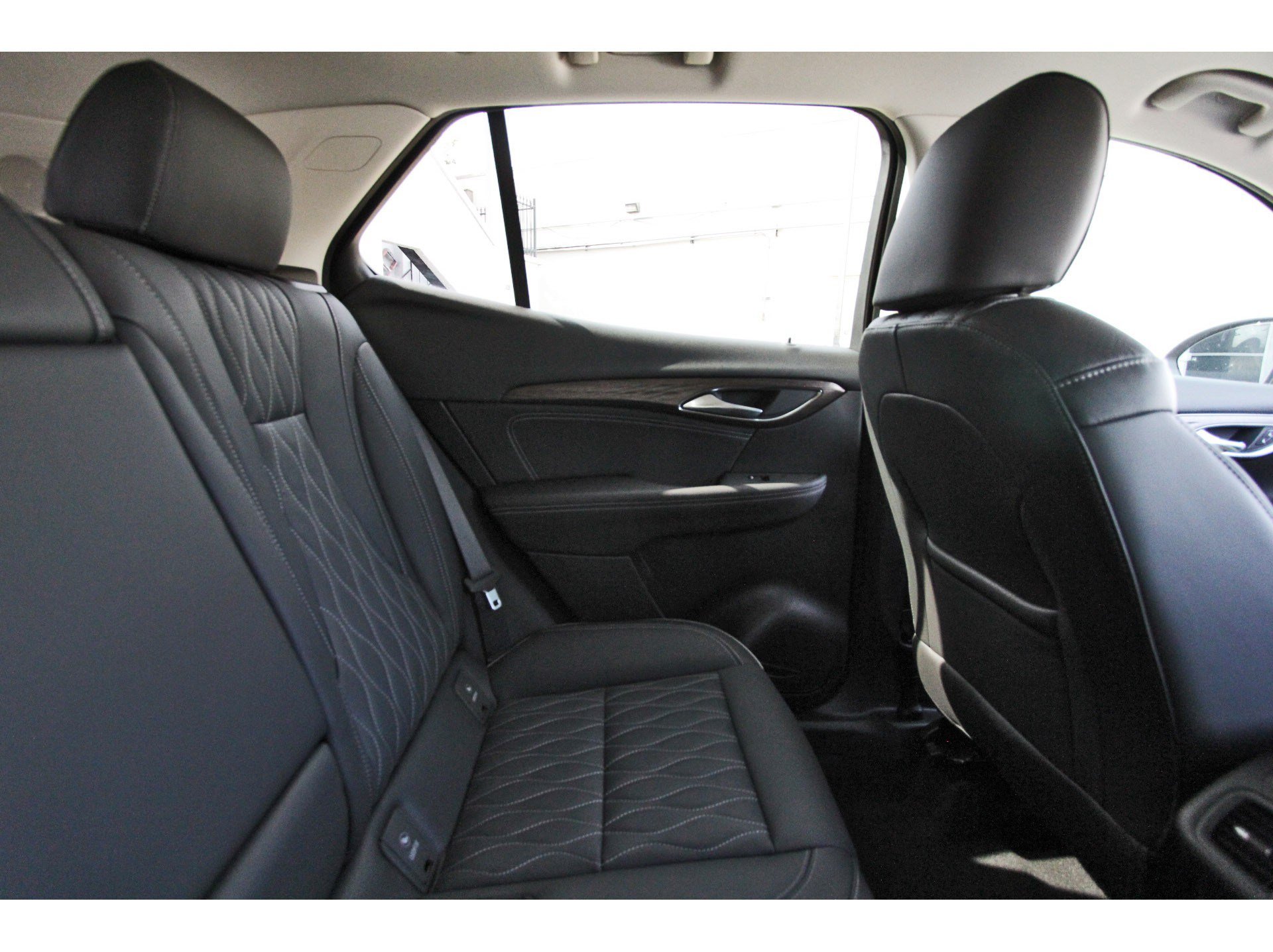 Used 2023 Buick Envision Avenir AWD/4WD image 13
