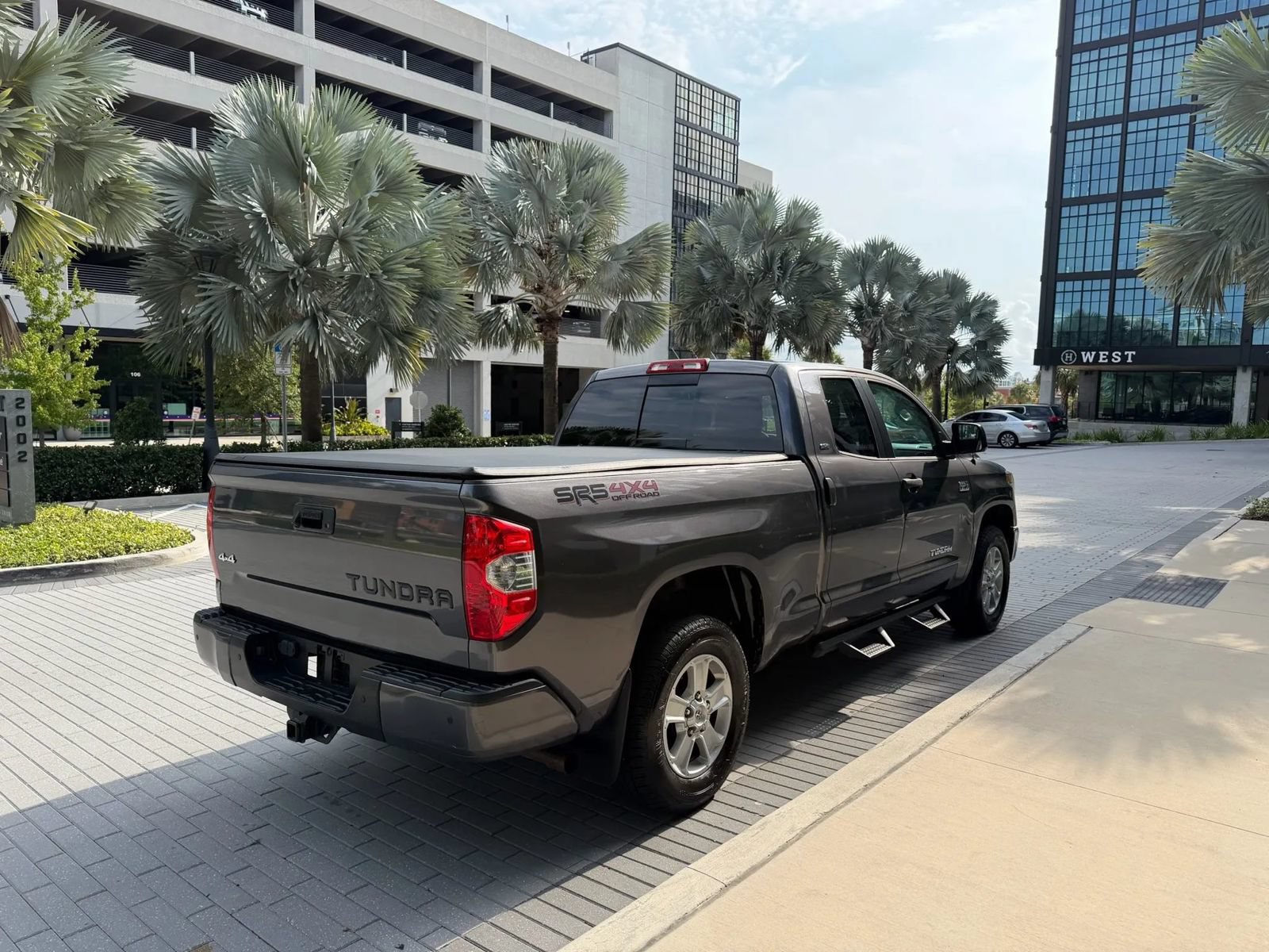 Used 2019 Toyota Tundra SR5 w/ Convenience Package AWD/4WD image 9