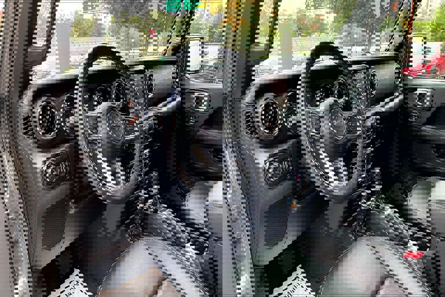 Used 2019 Jeep Wrangler Unlimited Sahara image 17