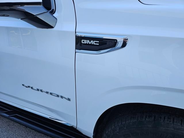 Used 2023 GMC Yukon XL SLT w/ SLT Luxury Package image 12