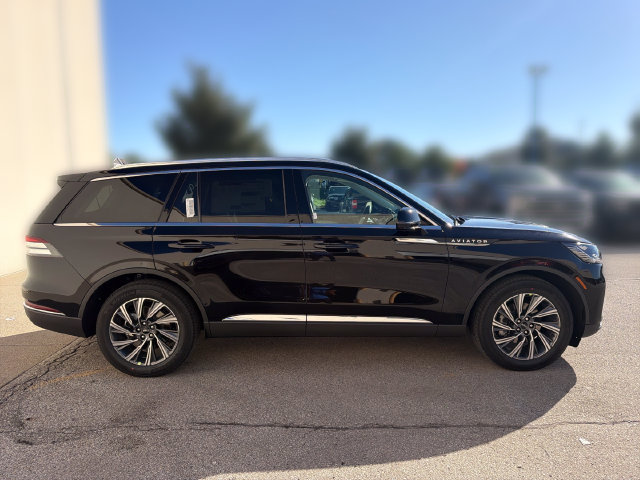 New 2027 Lincoln Aviator AWD image 4