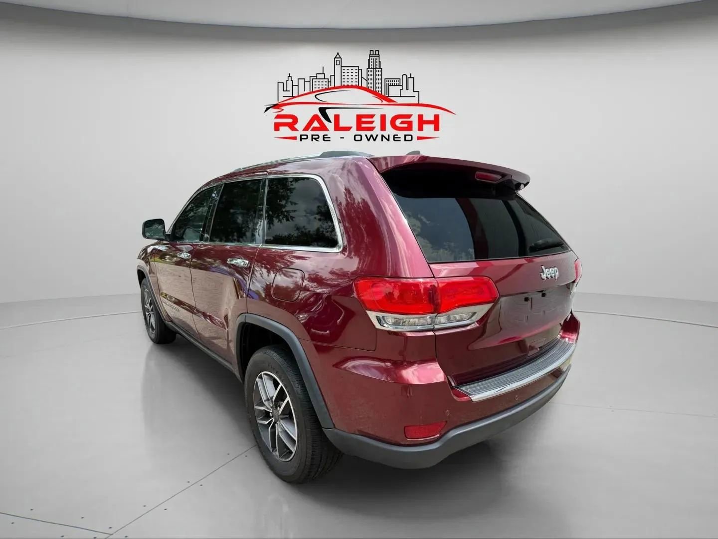 Used 2019 Jeep Grand Cherokee Limited image 2