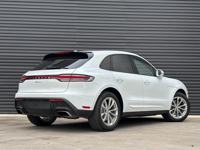 Certified 2025 Porsche Macan image 7