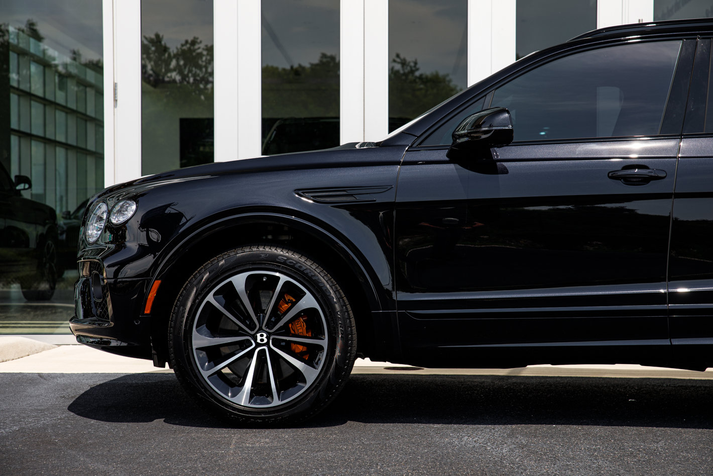 Certified 2023 Bentley Bentayga Extended Wheelbase AWD/4WD image 13