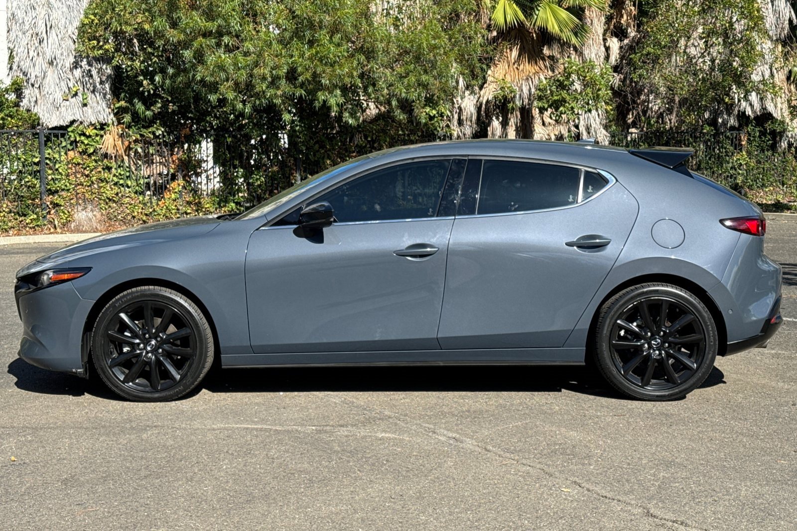 Used 2021 MAZDA MAZDA3 Hatchback w/Premium Plus Pkg image 6