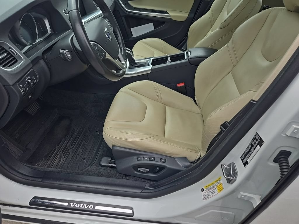Used 2018 Volvo S60 T5 Dynamic w/ Vision Package FWD image 10