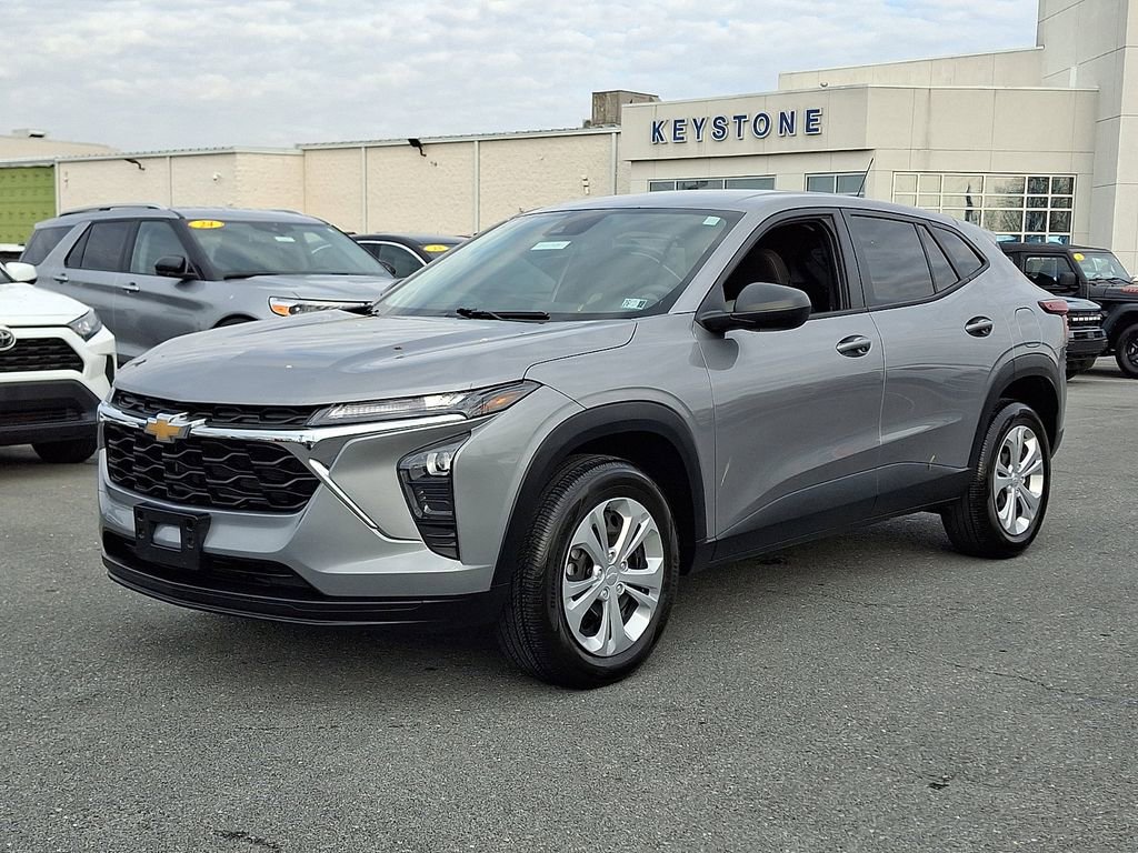 Used 2024 Chevrolet Trax LS image 3