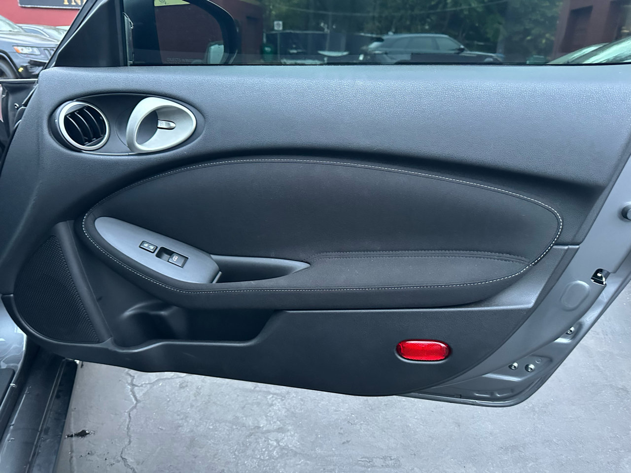 Used 2015 Nissan 370Z Coupe image 40