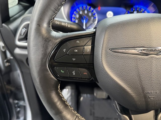 Used 2021 Chrysler Pacifica Touring-L w/ Uconnect Theater Family Group image 17