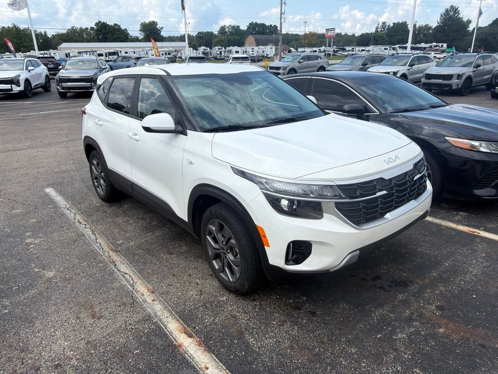 Used 2024 Kia Seltos LX AWD/4WD image 2