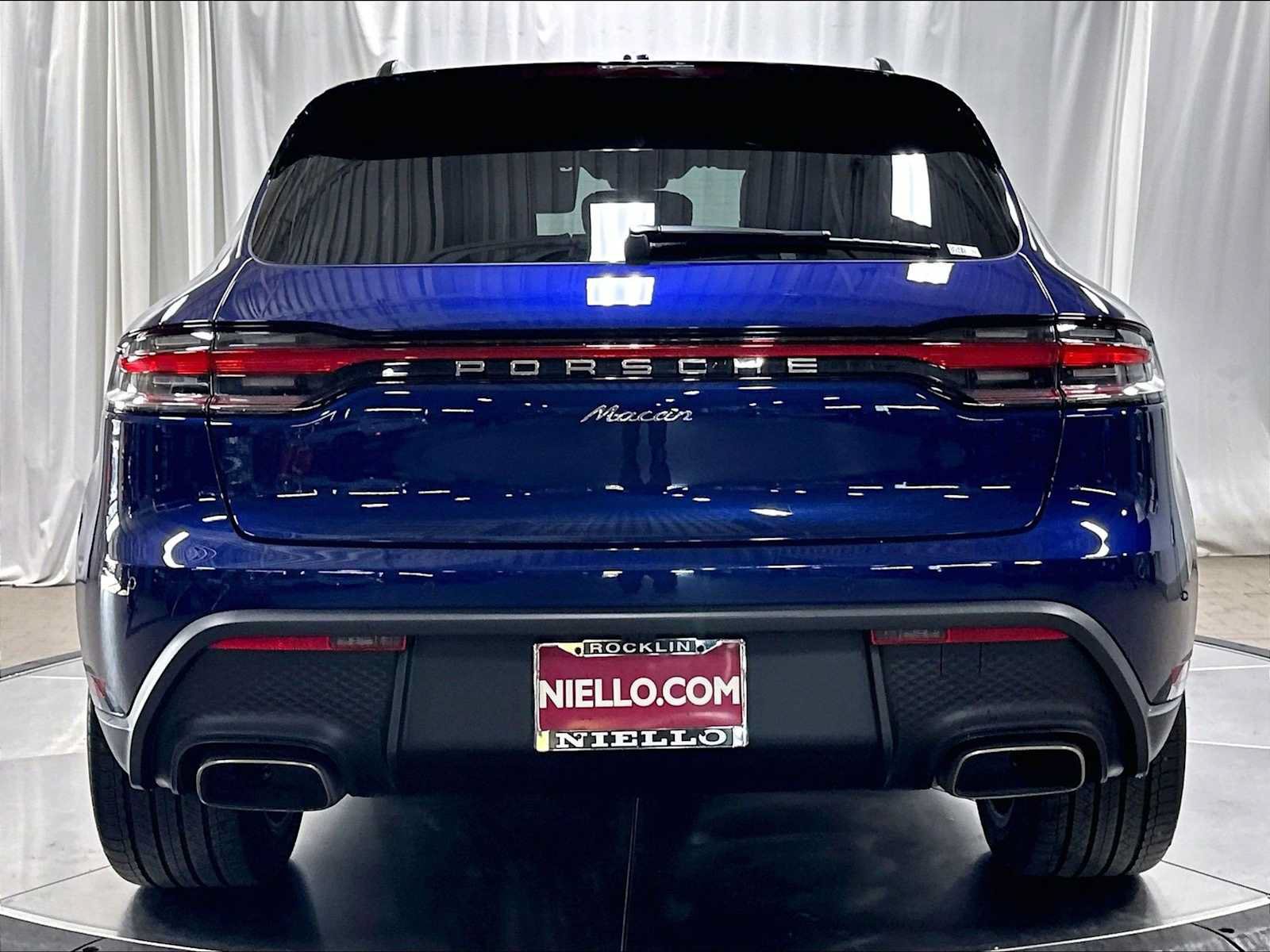 Used 2026 Porsche Macan AWD/4WD image 9