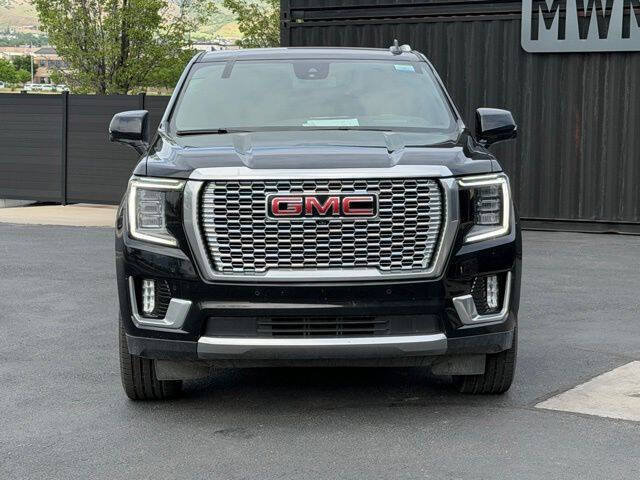 Used 2023 GMC Yukon XL Denali AWD/4WD image 3