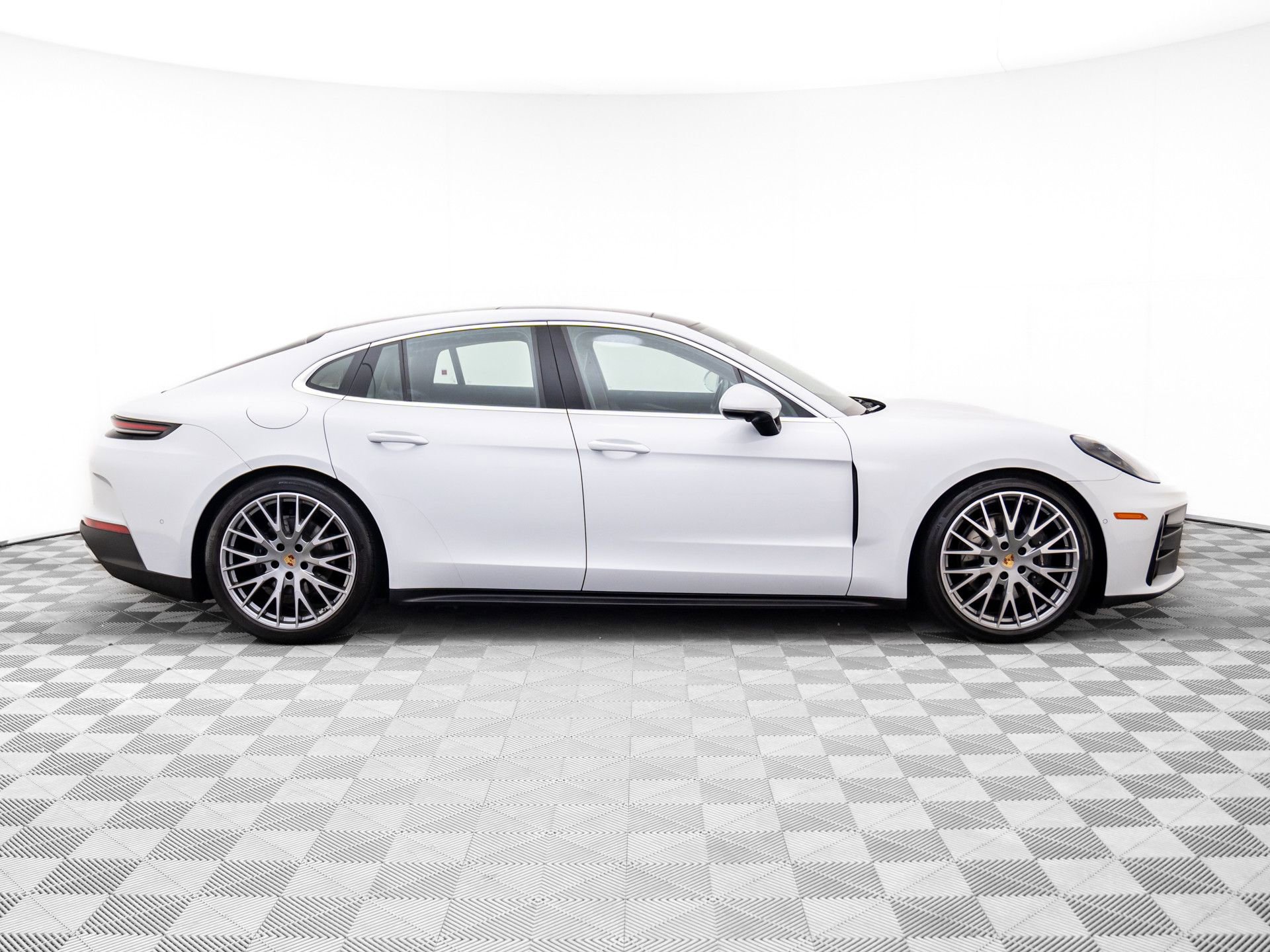 Certified 2024 Porsche Panamera 4 image 7