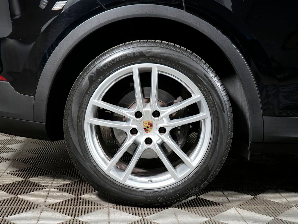 Certified 2023 Porsche Cayenne image 40