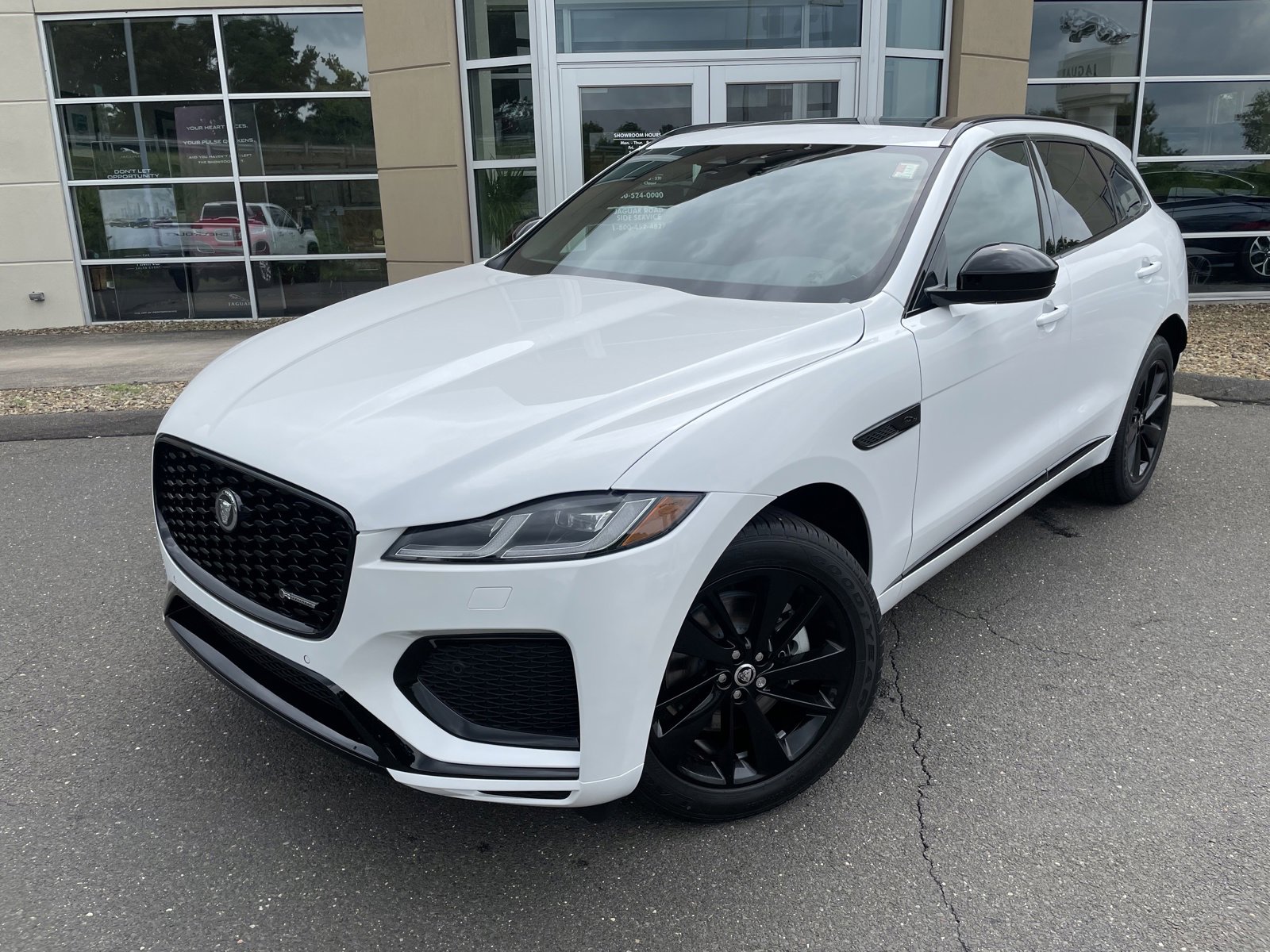 New 2025 Jaguar F-PACE R-Dynamic S image 30