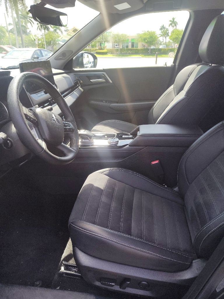Used 2025 Mitsubishi Outlander SE AWD/4WD image 9