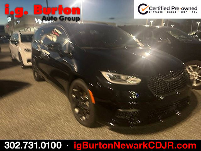 Used 2025 Chrysler Pacifica Limited FWD image 2
