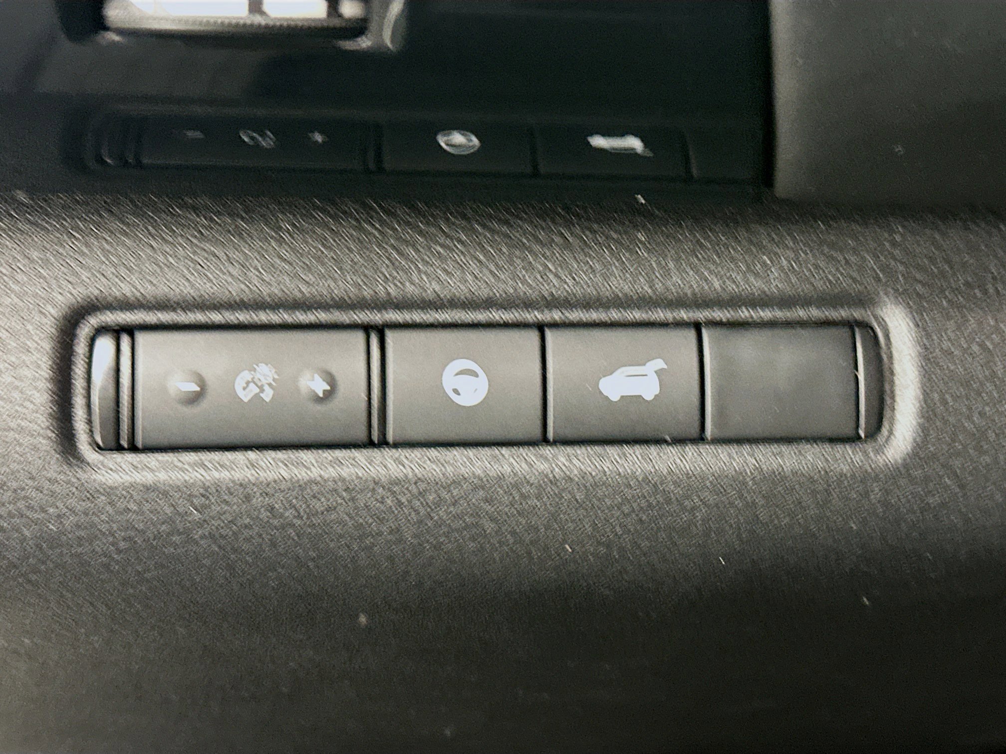 Used 2025 Nissan Pathfinder SV image 17