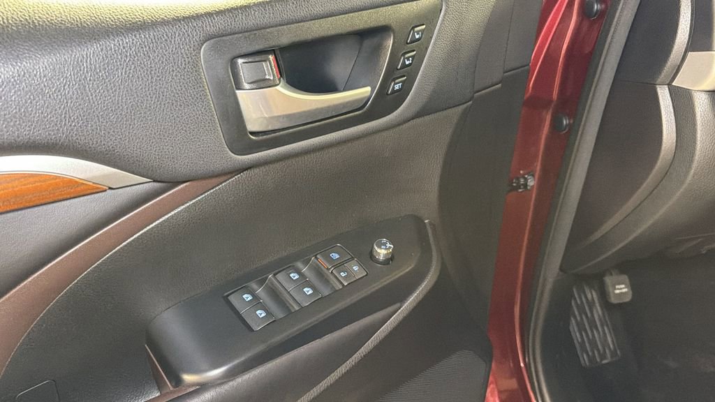Used 2018 Toyota Highlander Limited image 25