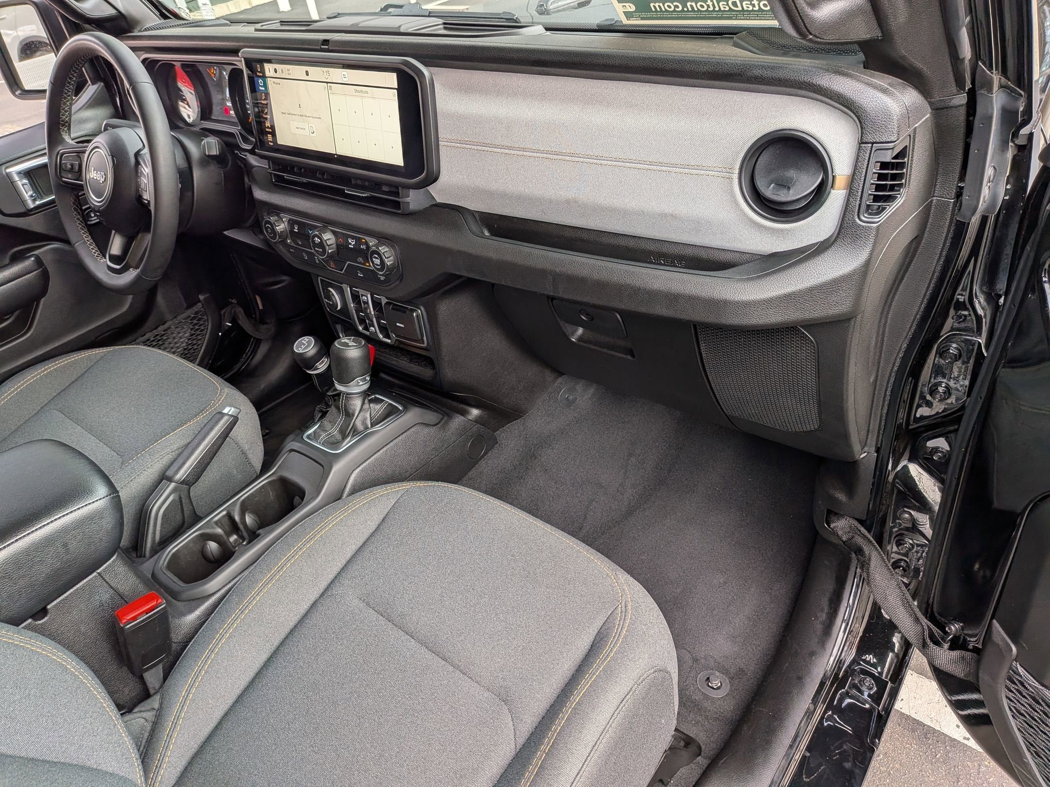 Used 2025 Jeep Wrangler Unlimited Sport AWD/4WD image 31