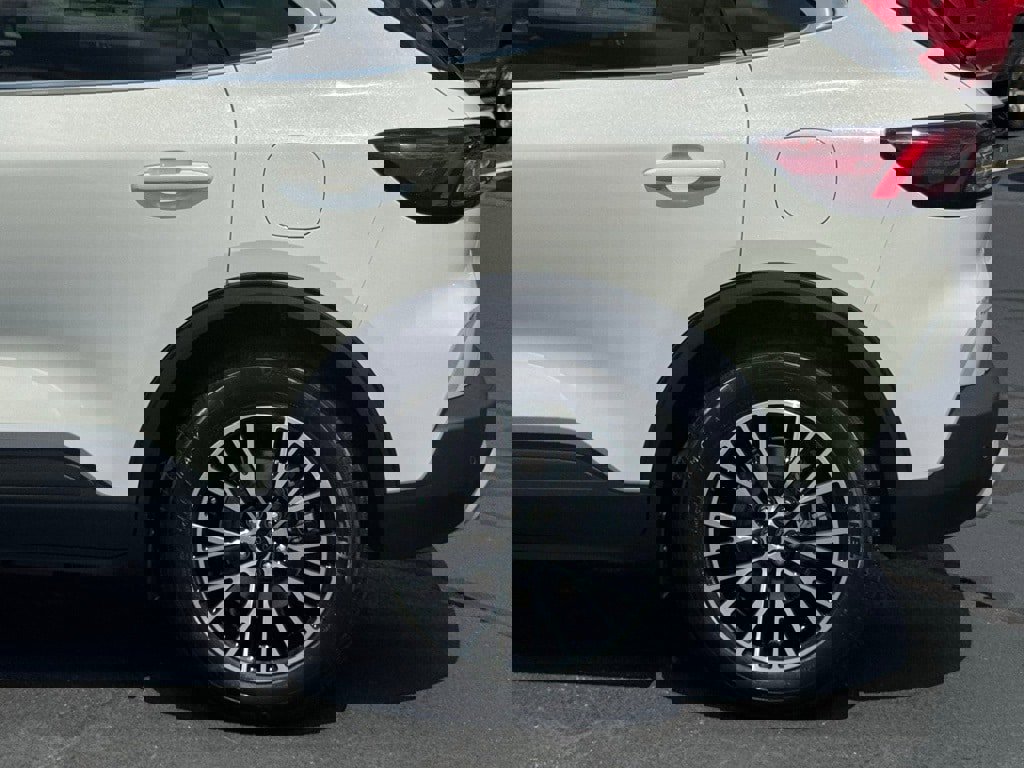 New 2025 Ford Escape SE w/ PHEV Premium Package image 39