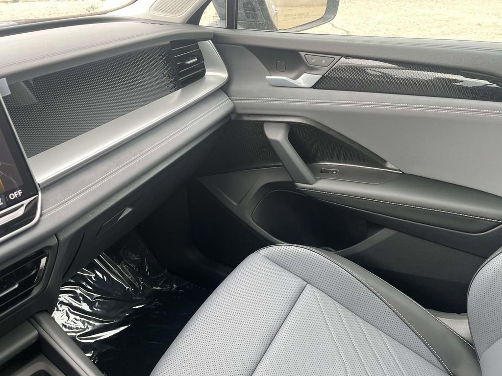New 2026 Volkswagen Tiguan SE AWD/4WD image 24