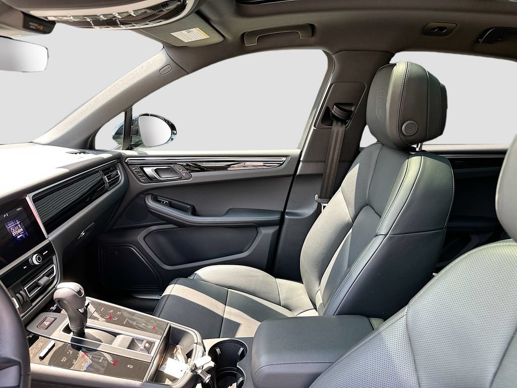 Certified 2025 Porsche Macan S AWD/4WD image 26