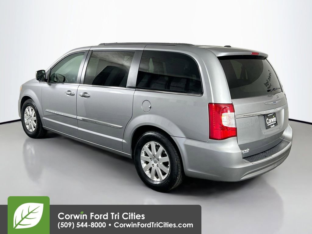 Used 2016 Chrysler Town & Country Touring w/ Driver Convenience Group image 11