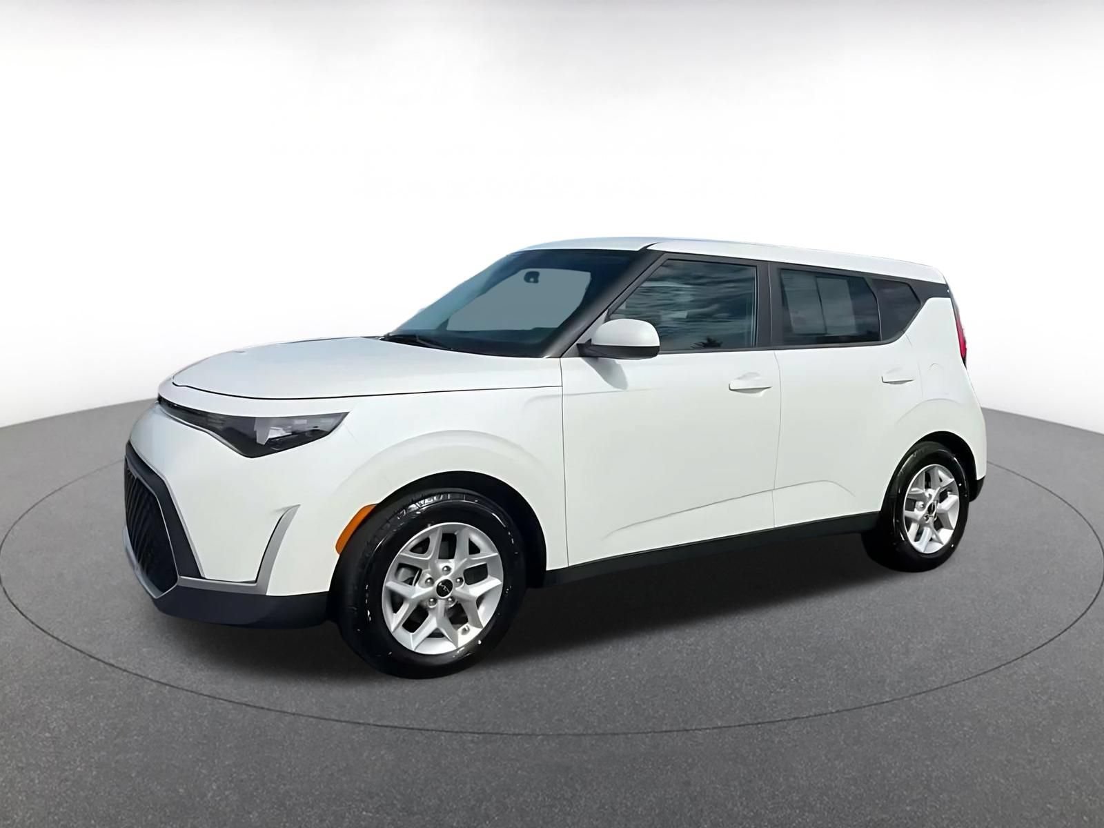 Used 2025 Kia Soul LX w/ LX Technology Package FWD image 7