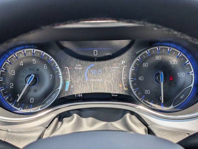 Used 2025 Chrysler Pacifica Limited FWD image 27